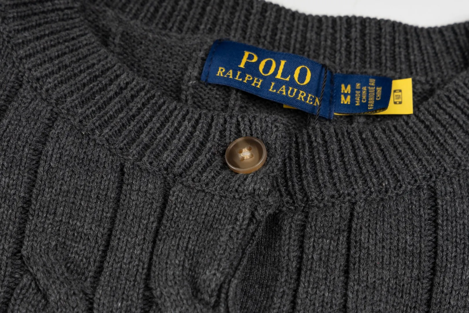 P230 #R93 RALPH LAUREN Ralph Lauren twelve colors classic small label embroidery logo seven-button knitted cable cardigan sweater women's top, high-density LOGO embroidery on the chest, original customization of tag accessories. Made of pure cotton yarn, pure cotton is skin-friendly and comfortable, small label war horse embroidered twist button cardigan sweater 🐎 high quality, follow the blogger to learn how to wear it! Let’s buy a Ralph Lauren cable sweater. It’s a super hard-to-find series after it became popular. It’s hard to find one on the official website. It’s simple and practical to wear, with a lazy and loose feel. The thickened fabric has more texture, feels soft and delicate, and has a loose fit. Whether worn alone or layered, you can wear different styles of fashion with just one piece!   Size: